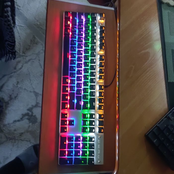 Продам клавиатуру