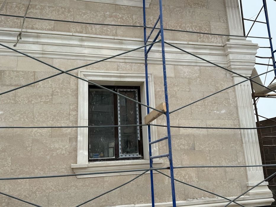 Травертин монтаж фасад