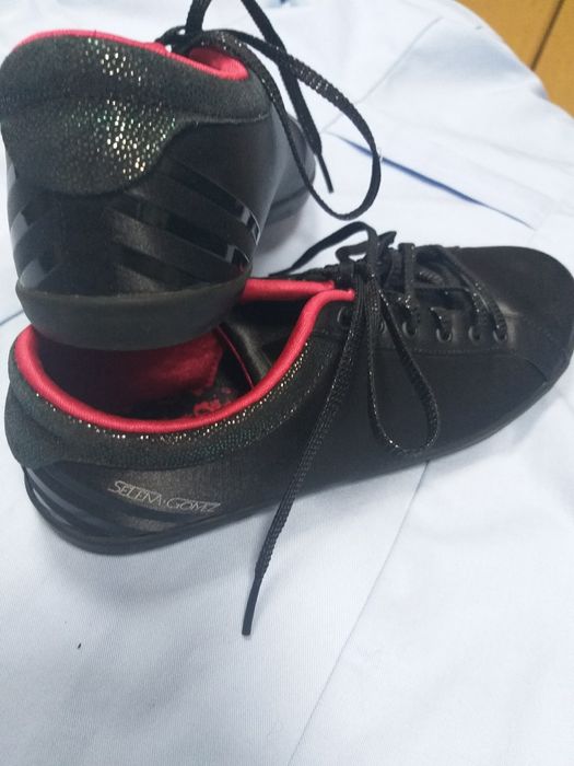 Adidas dama nr 38 negri Selena  Gomez