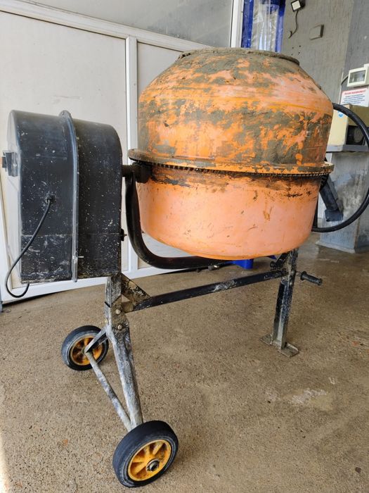 Продаю бетономешалку