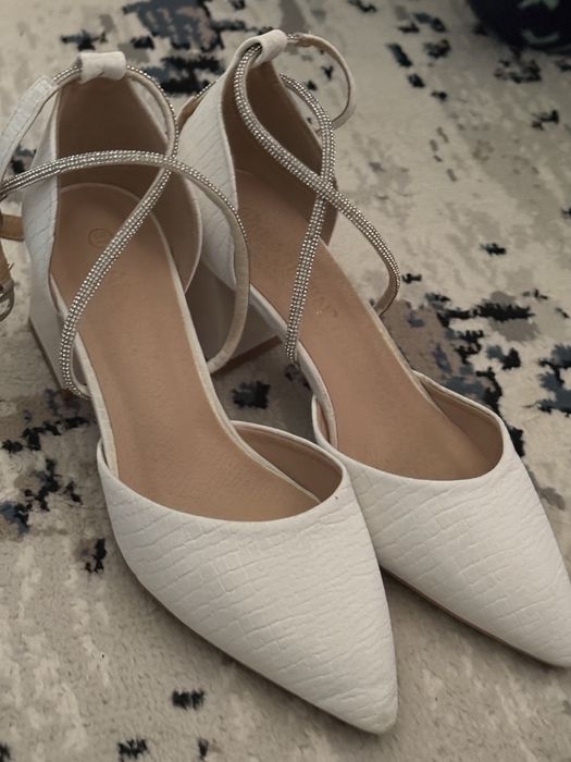 Продаются вечерние туфли