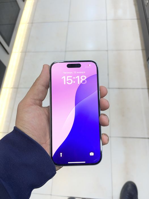 iPhone 15 blue och kok