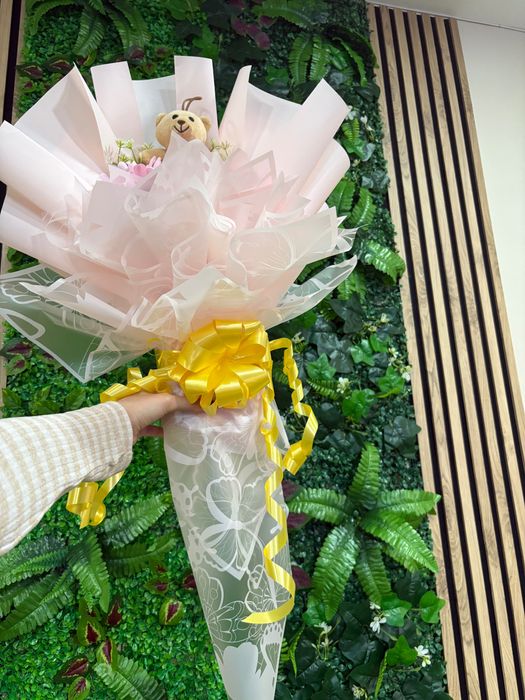 Букет Плюшена играчка ананас с лалет и други