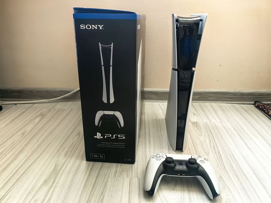 Продавам Playstation 5 Digital Edition пълен комплект