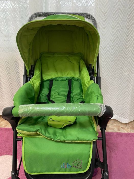 Коляска новая, не пользовались