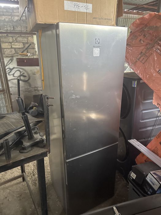 Холодильник большой