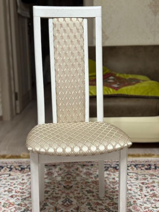 Стол раскладной и стулья