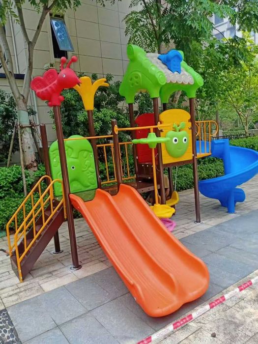 Bolalar o'yingohi, plashadka, balansir, atraksionlar