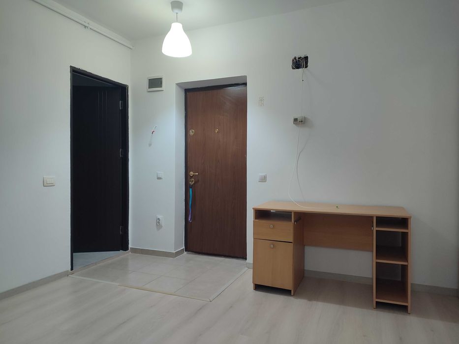 Închiriez apartament cu o cameră, Str. Florilor, 34 mp + terasă, 300€