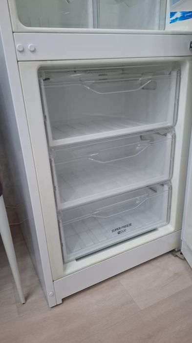 Холодильник INDEZIT