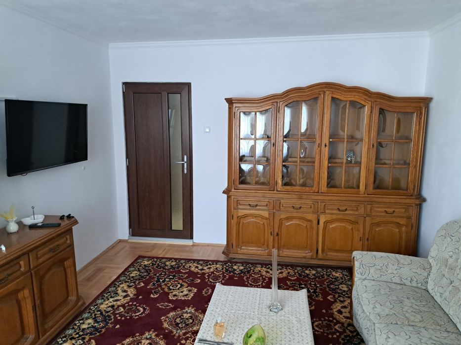 Proprietar  Închiriez apartament cu 4 camere ultra central 450€€