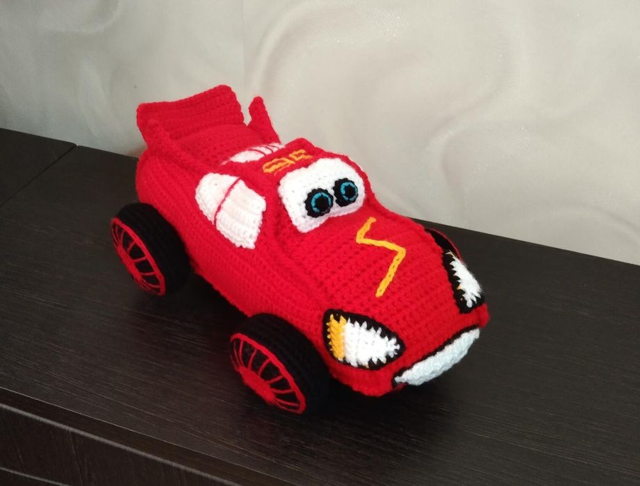 Маккуин Молния. Вязаные игрушки.