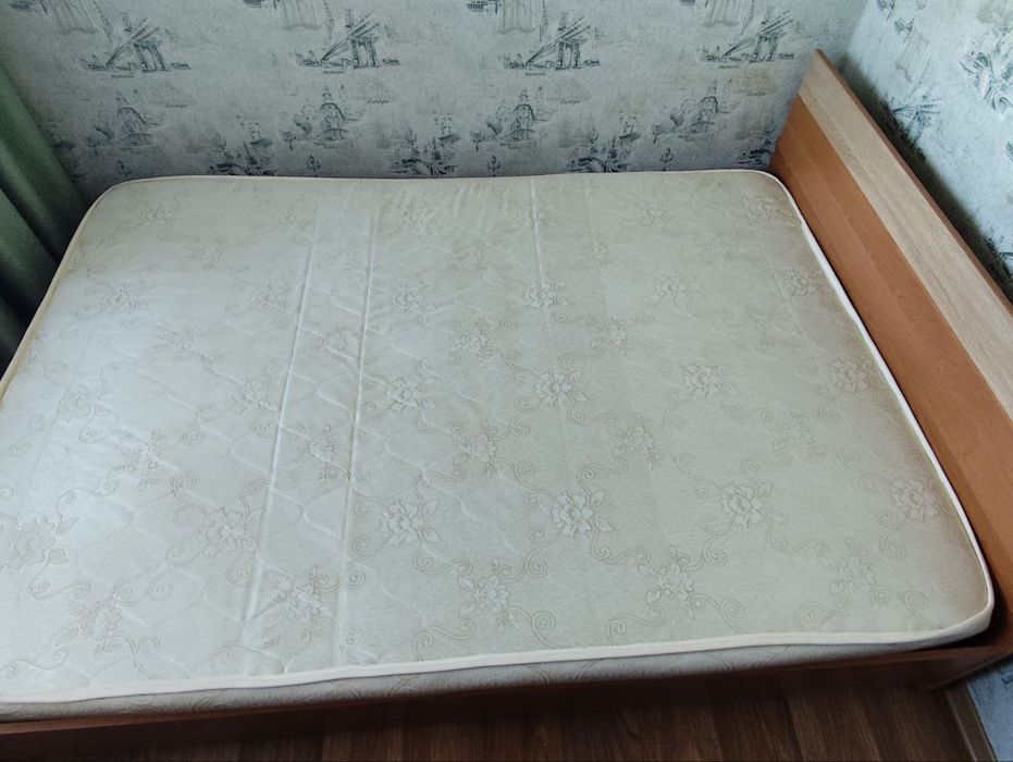 Кровать двуспальная