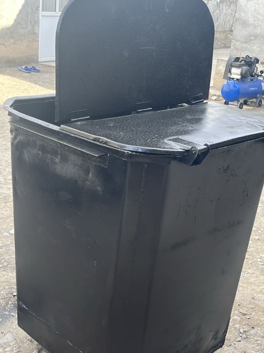 Мусорный бак б/у