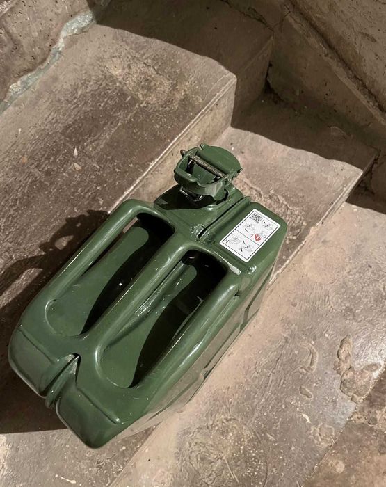 Vand canistra de benzina 20L