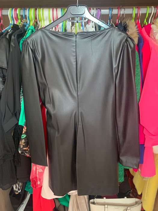 Продавам  рокля на ZARA