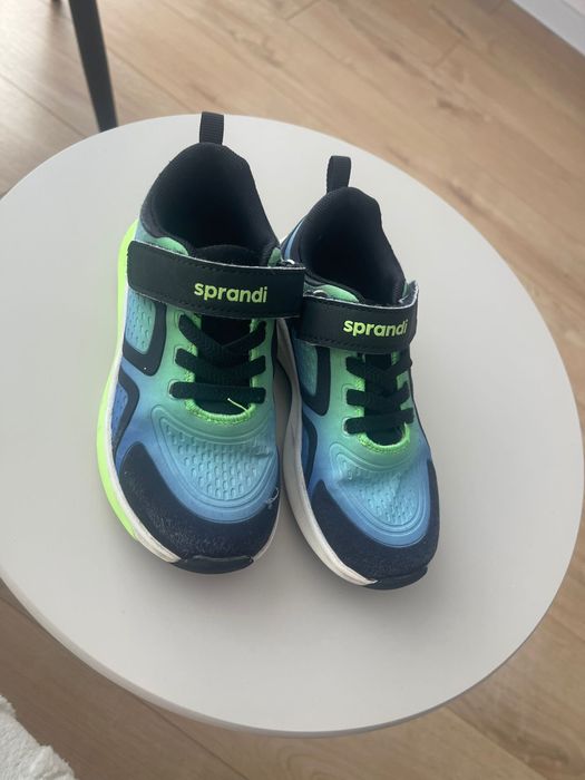 Adidasi cu luminite sprandi marimea 30