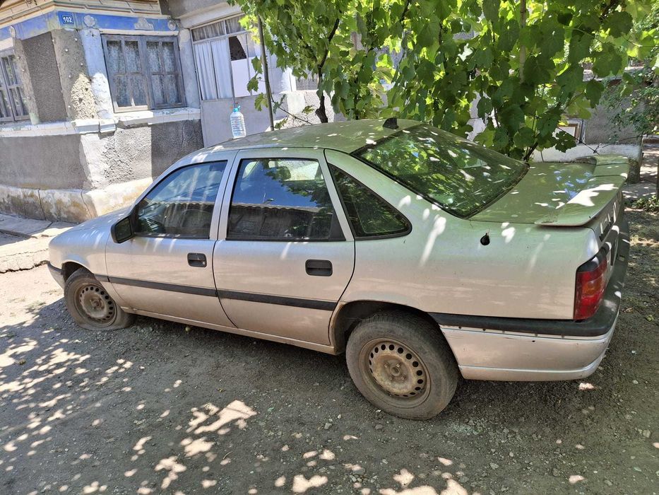 Opel Vectra 1,6 benzină + GPL omologat