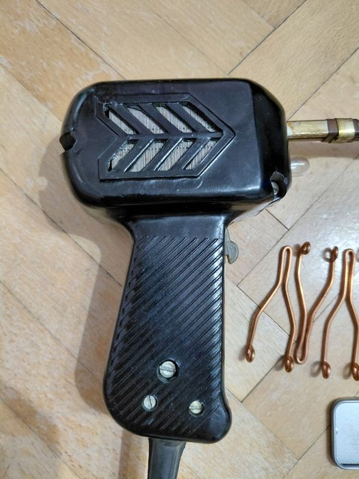 Pistol de lipit Românesc
