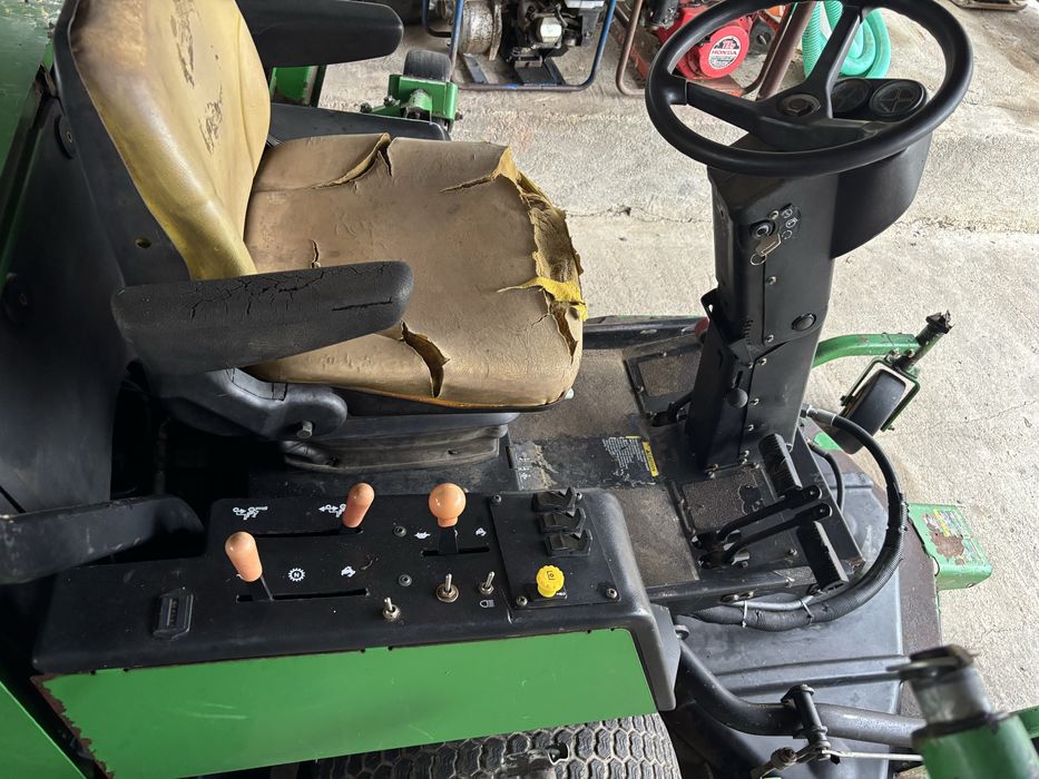 Masina tuns iarba fazon john deere