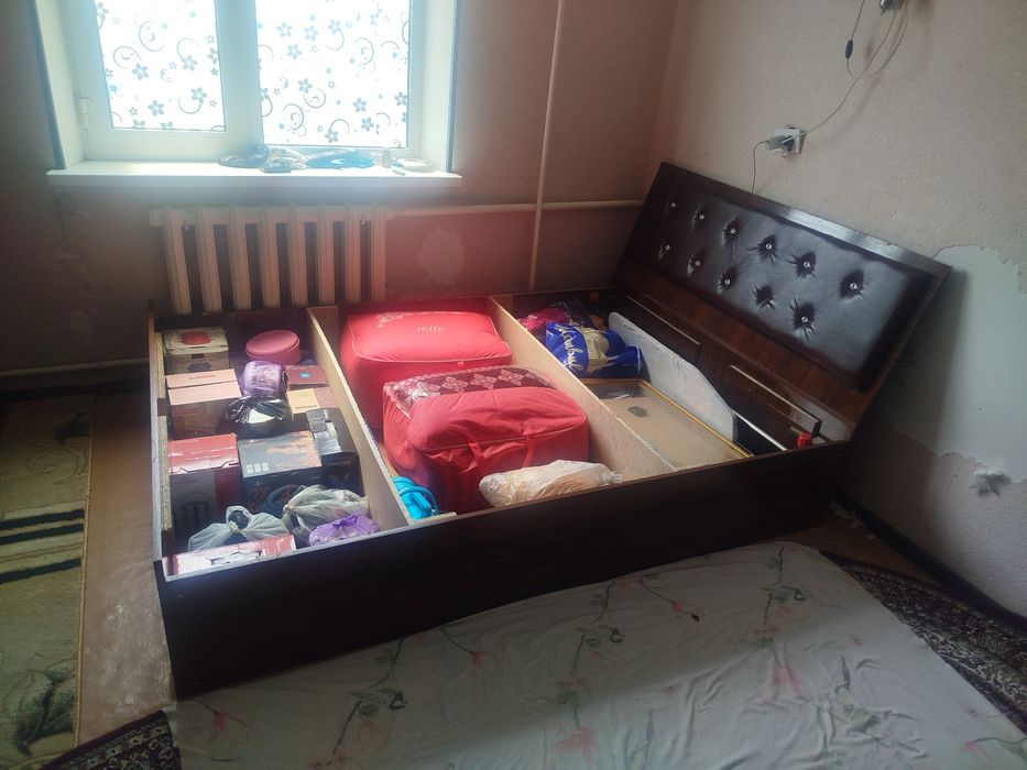 2х спальный диван сотилади