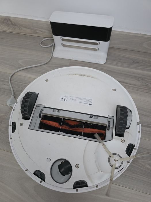 Xiaomi Mi Robot Vacuum – aspirator robot cu stație