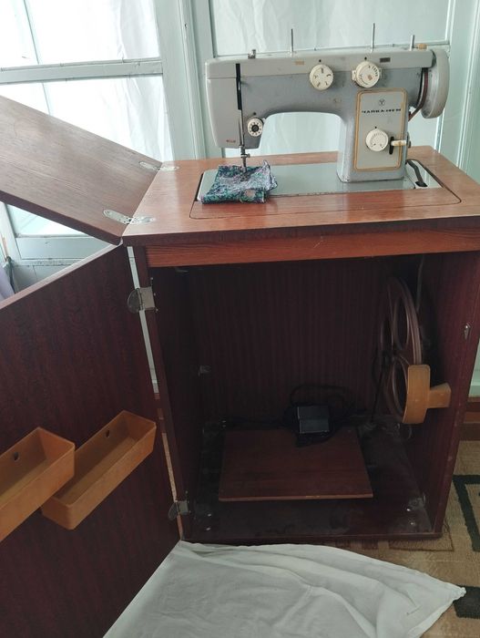 Продам швейную машину