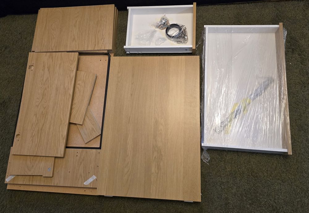 Birouri Micke (ikea) la jumate din pret