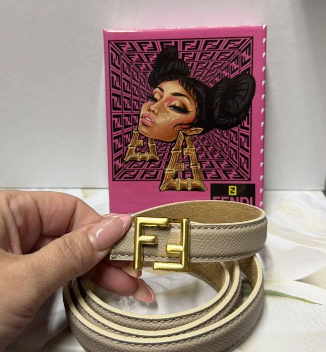 #колан 
Естествена кожа в кутия 
Цена 45 €
Еконт