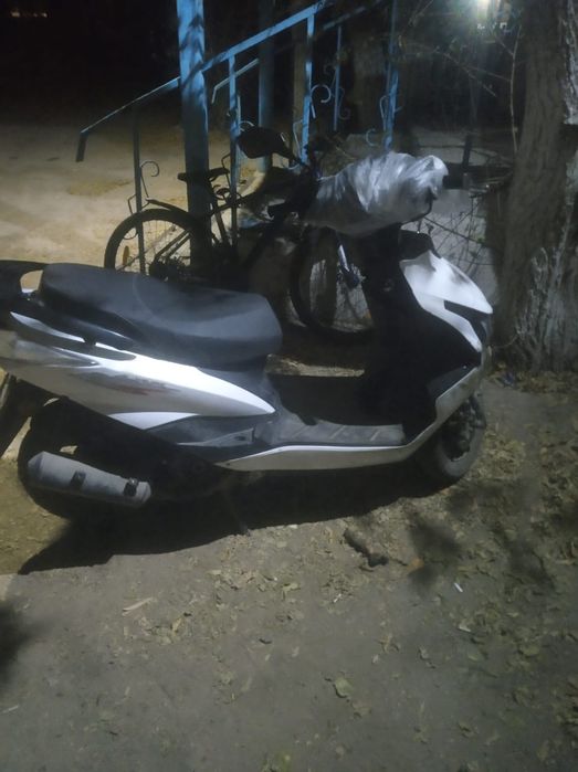 Продам скутер  м8 на 125 куба