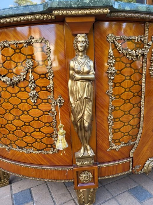 Феноменален шкаф в стил Луй  ХV