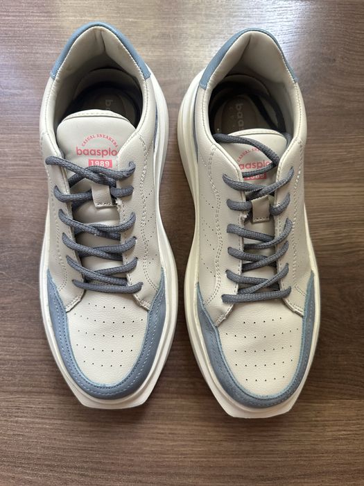 Женские кроссовки