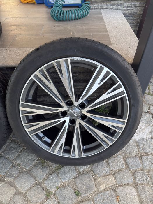 Оригинални джанти Audi 20 цола + летни гуми Pirelli