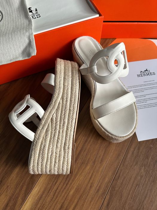 Сандали на платформа hermes
