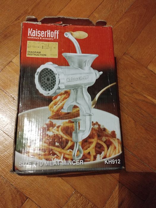 Vand masina de tocat carne, noua