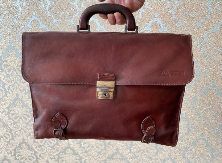 Продам 2кожаных портвеля