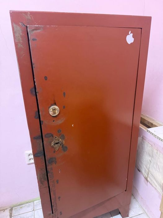 Сейф железный 150 см