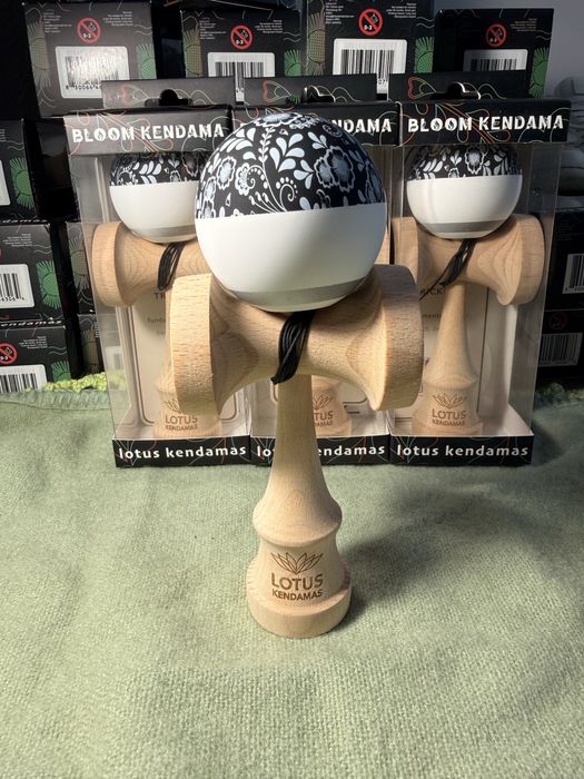 Kendama lotus antiskid v2 matte Originale .    Mai multe culori in poz