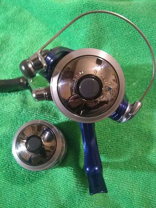 Макара Shimano с четири лагера Nexave 2500 RB