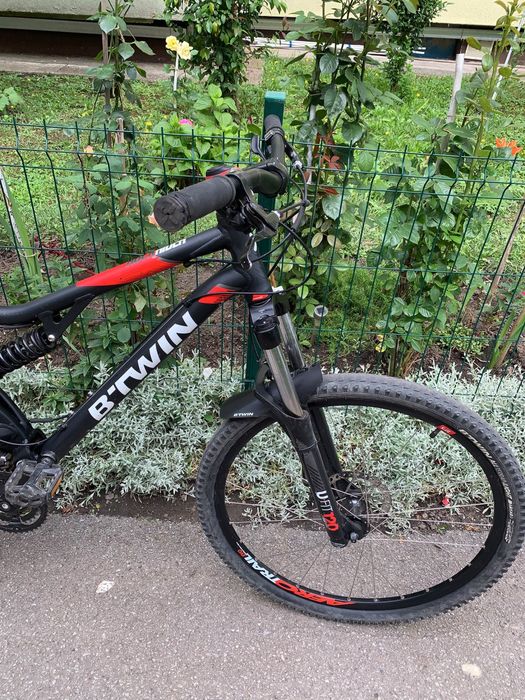Bicicleta MTB B-twin Rockrider 520S + Casca si lant de bicicleta cadou