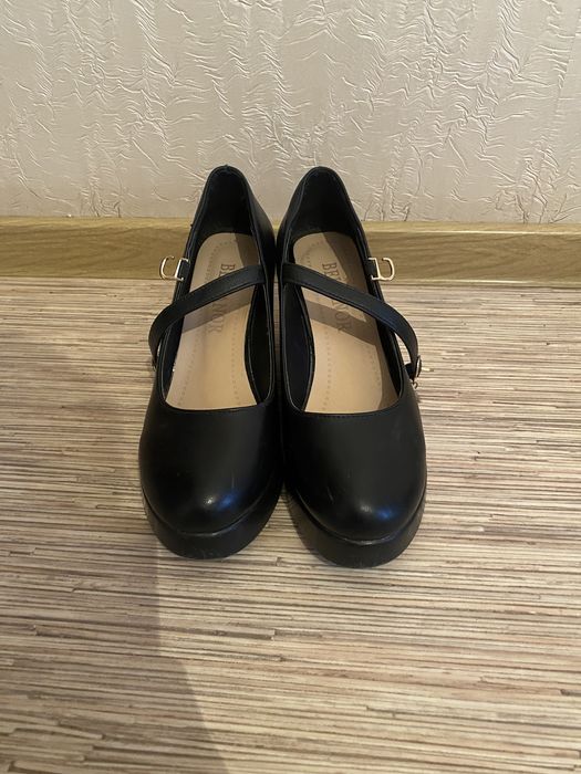 Продам туфли платформа.