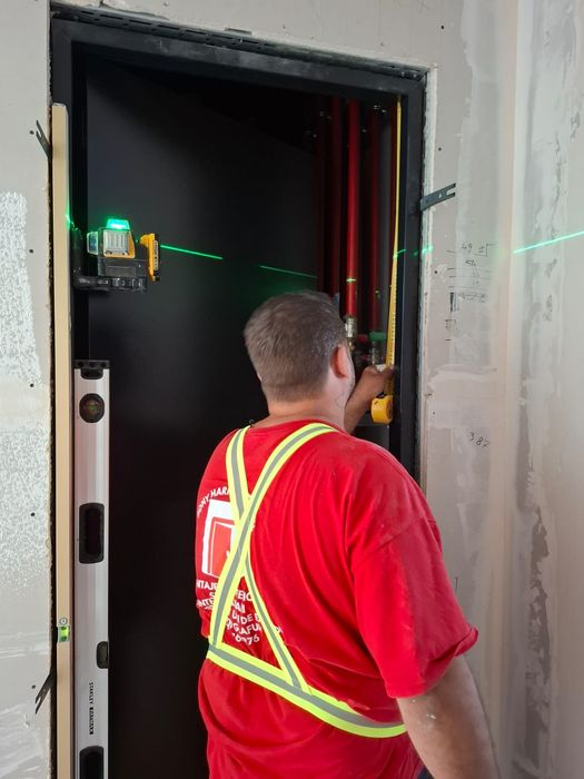 Montaj usi  i /consultanta