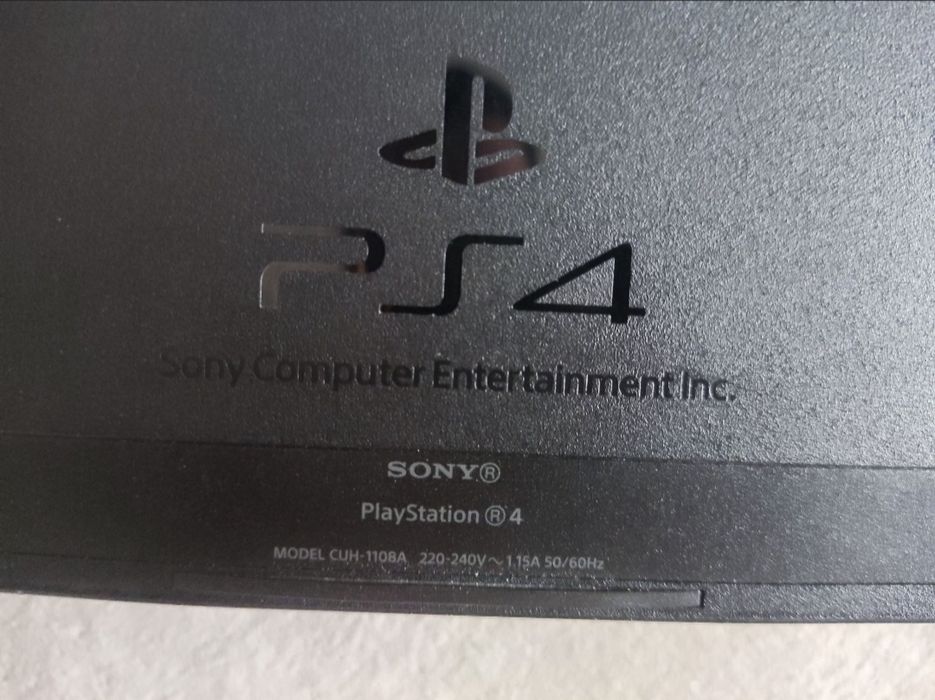 Продам срочно Ps 4