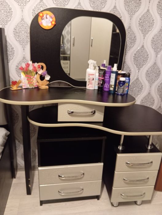 Продам спальный гарнитур