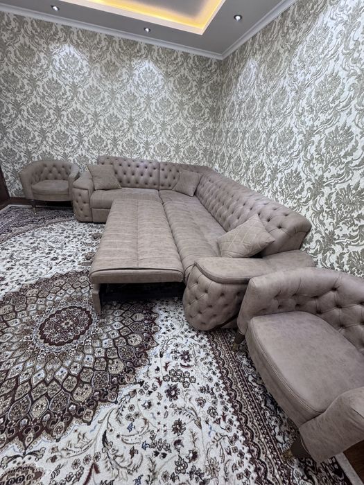 Продается угловой диван раздвижной с 2мя креслами