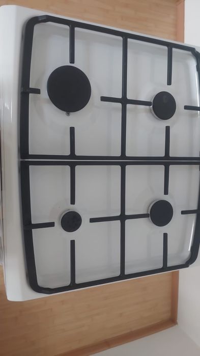 Срочно! Продаю газ.плиту HANSA.