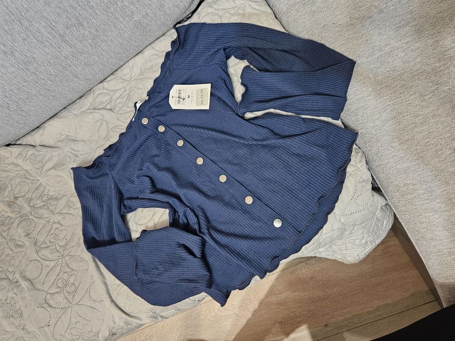 Блузка с голи рамена