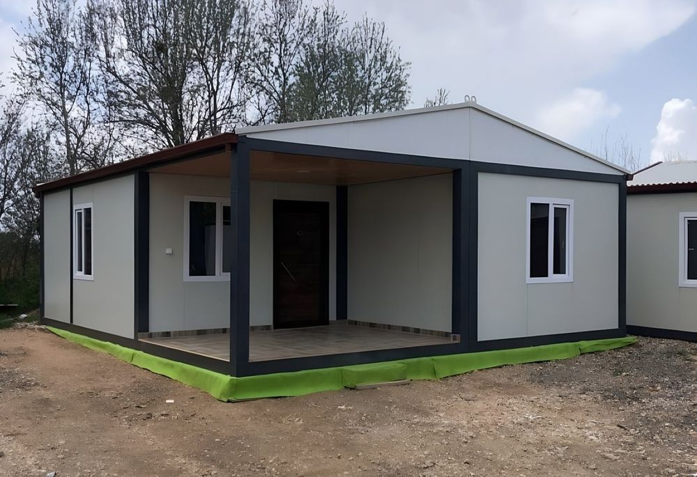 Vând casă pe structură metalică învelită cu panouri sandwich