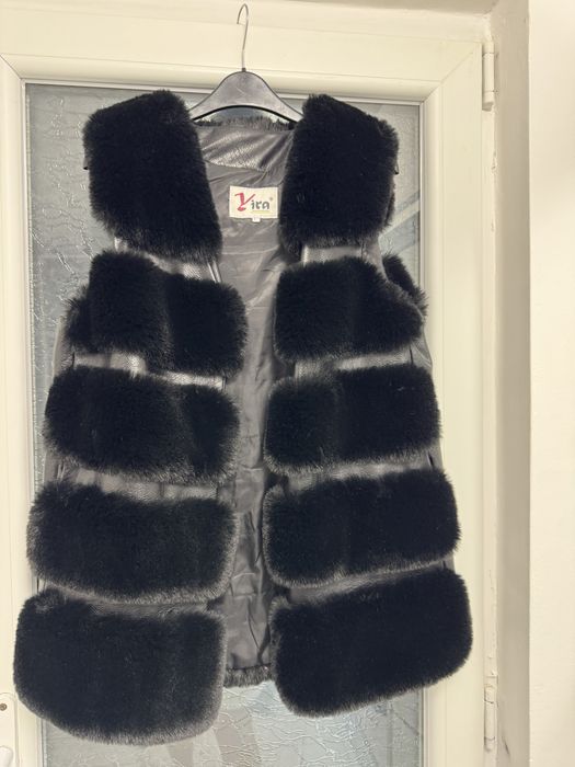 Vesta cu blanita si piele