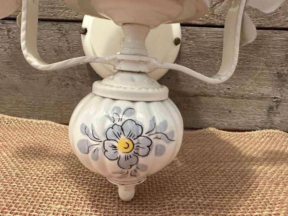 Порцеланов аплик за стена